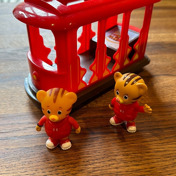 Daniel Tiger pull back and go trolley. GUC. Comes with two Daniel tigers. - Picture 1 of 3